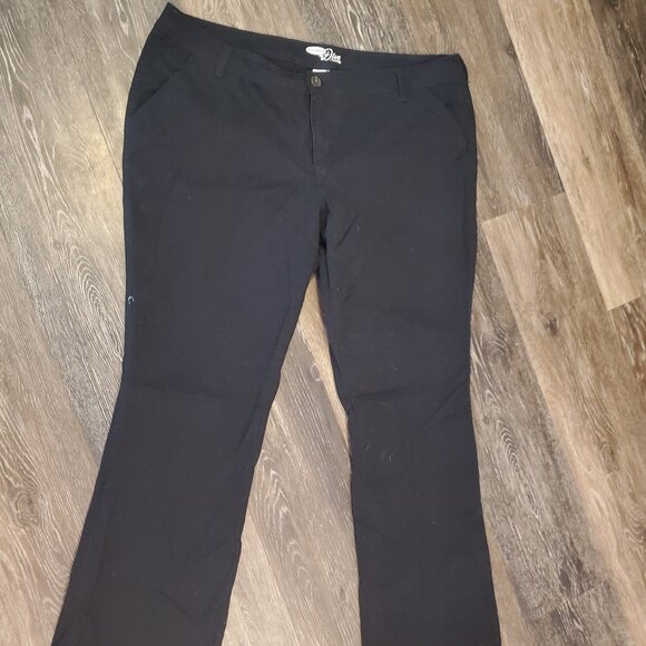 Women's Old Navy the Diva Black Khaki type Pants, Size 18, Pockets, Great Cond! - Picture 1 of 4